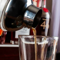 BarConic® Vintage Diamond Glass Shaker - 20 Ounce -Endurance Sales SH VINTDIAM GL scene2copy