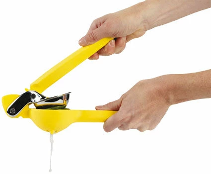 Chef'n® FreshForce™ Citrus Juicers 4 Chef'n® FreshForce™ Citrus Juicers - Image 2